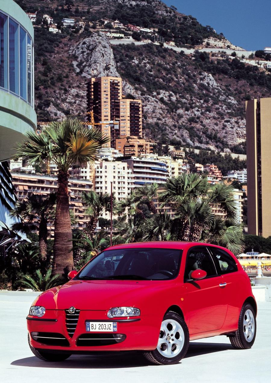  Alfa Romeo 147 3-Door (937A) 2000 года  (фото 31 из 43)